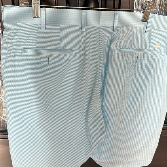 Men’s Peter Millar Shorts in MINT condition - Picture 3 of 4